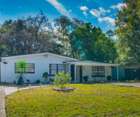 Cozy apartment near Busch Gardens Adventure Island and USF